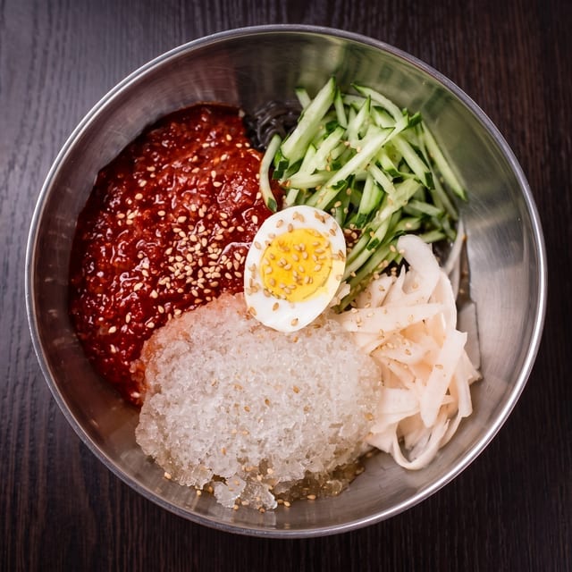 Chick Bibim Naengmyeon / 칡 비빔냉면.
