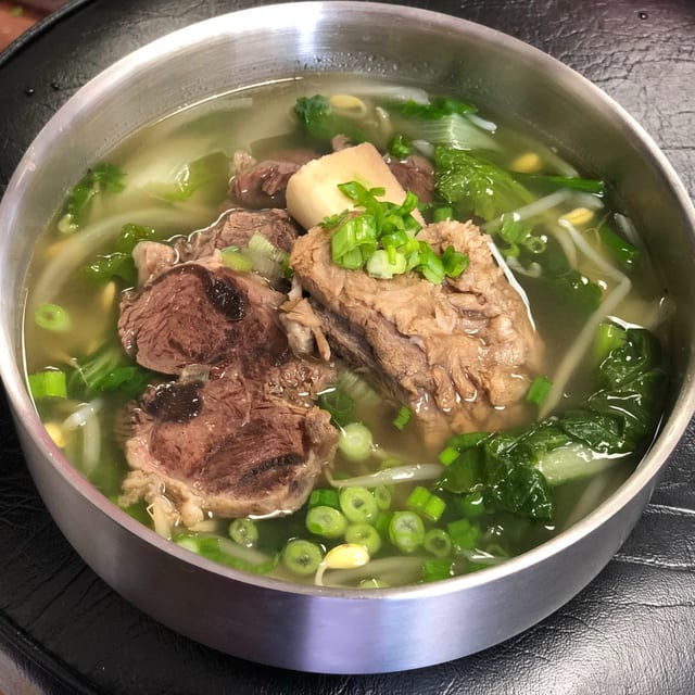 Ugeoii Galbi Tang / 우거지갈비탕.